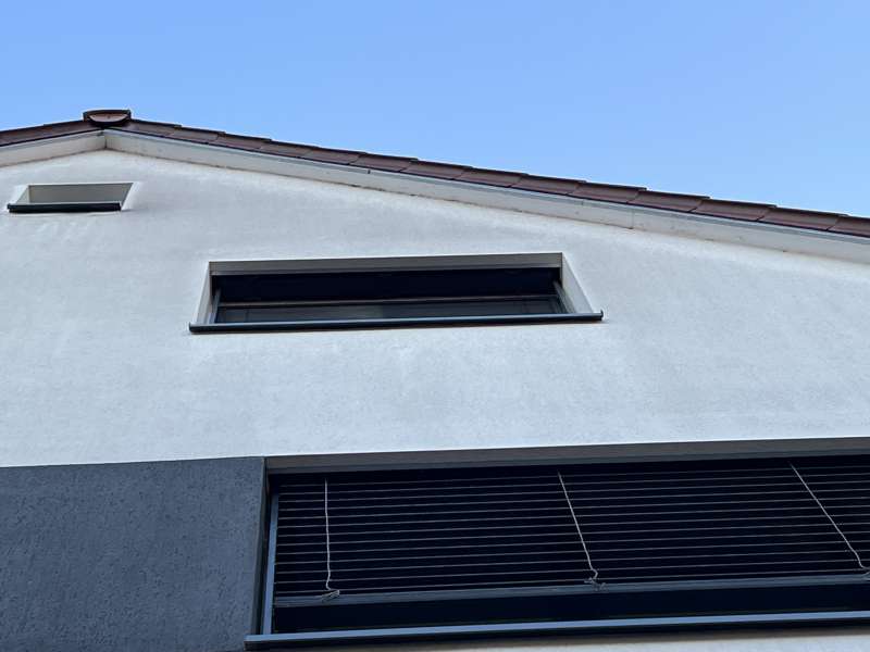 Bild zum BAU-Forumsbeitrag: Silikon zwischen Wärmedämmung und Dach löst sich: Risiken und Reparaturmöglichkeiten im Forum Außenwände und Fassaden