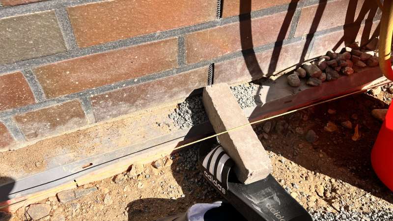 Bild zum BAU-Forumsbeitrag: Kellerdämmung mit Pflaster überbauen: Sinnvoll oder Metallschiene verwenden? im Forum Außenwände und Fassaden