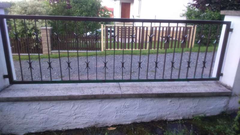Bild zum BAU-Forumsbeitrag: Außenmauer mit Stahlzaunelementen im Forum Rund um den Garten