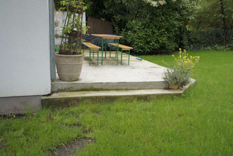 BAU.DE / BAU-Forum: 1. Bild zu Frage "SOS Abdichtung einer Terrassentüre zu einer Betonplatte hin" im BAU-Forum "Außenwände und Fassaden"