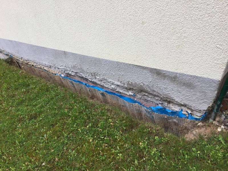 BAU.DE / BAU-Forum: 1. Bild zu Frage "Hauswand nacharbeiten; Dicchtschlämme, Bitumen, Putz" im BAU-Forum "Außenwände und Fassaden"