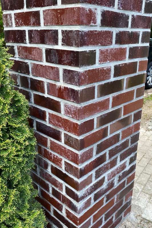 BAU.DE / Forum: 1. Bild zu Frage "Klinker Mörtelreste / Betonschleier entfernen" im Forum "Außenwände und Fassaden"