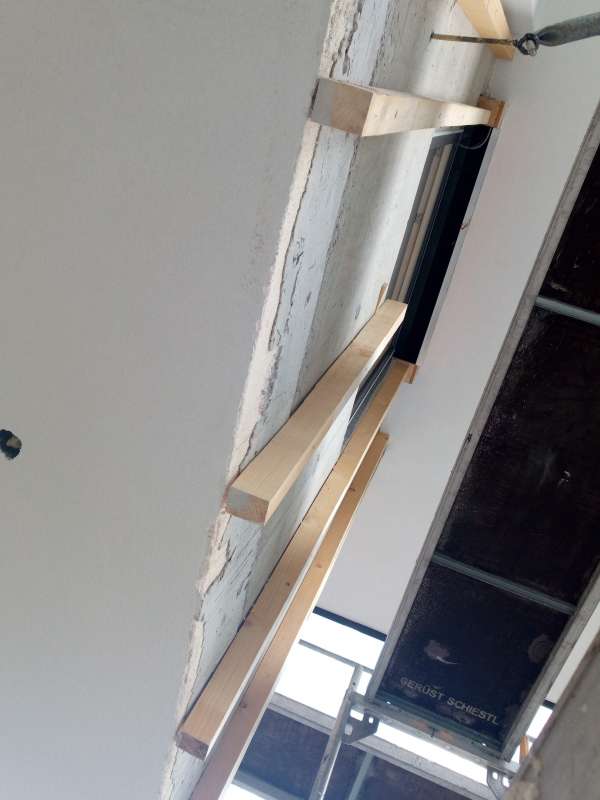 BAU.DE / BAU-Forum: 3. Bild zu Frage "Schimmel bei Holz auf Beton - was habe ich falsch gemacht bzw. wass soll ich tun?" im BAU-Forum "Außenwände und Fassaden"