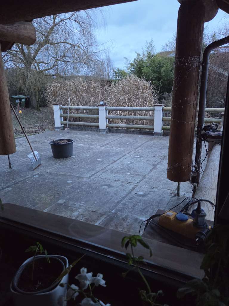 BAU.DE / BAU-Forum: 2. Bild zu Frage "Terrasse auf Garagendach: Leichter & pflegeleichter Aufbau bis 18 cm gesucht" im BAU-Forum "Balkon und Terrasse" BAU.DE / BAU-Forum: 2. Bild zu Frage "Terrasse auf Garagendach: Leichter & pflegeleichter Aufbau bis 18 cm gesucht" im BAU-Forum "Balkon und Terrasse"