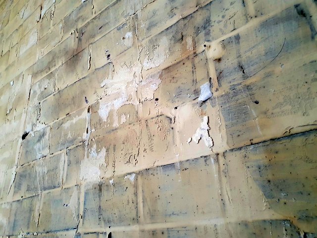 BAU.DE / Forum: 4. Bild zu Frage "Lehmfarbe auf Mauerwerk - Styropor und Kleberreste beseitigen" im Forum "Ökologisches und biologisches Bauen"