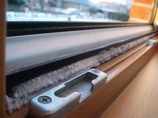 BAU.DE / BAU-Forum: 1. Bild zu Antwort "Wir haben genau das gleiche Problem" auf die Frage "Schwitzwasser im Fensterfalzraum bei KfW 40-Haus" im BAU-Forum "Fenster und Außentüren"