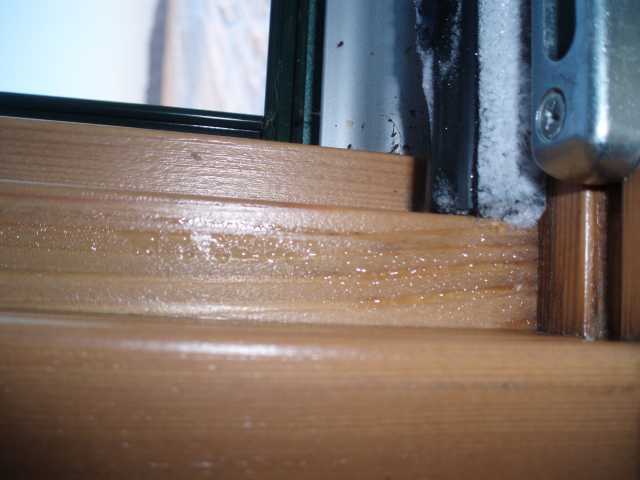 BAU.DE / BAU-Forum: 2. Bild zu Antwort "Wir haben genau das gleiche Problem" auf die Frage "Schwitzwasser im Fensterfalzraum bei KfW 40-Haus" im BAU-Forum "Fenster und Außentüren"