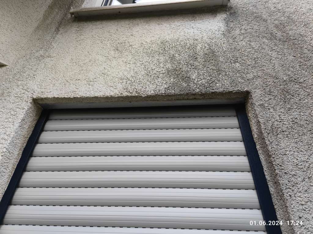 Bild zum BAU-Forumsbeitrag: Feuchteschäden Innenwand im Bereich der Rollädenkästen im Forum Fenster und Außentüren