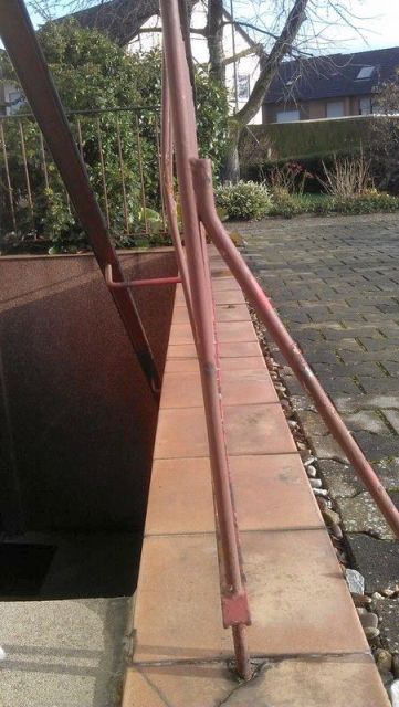 Bild zum BAU-Forumsbeitrag: Treppengeländer durch Unfall beschädigt. Was nun? im Forum Rund um den Garten