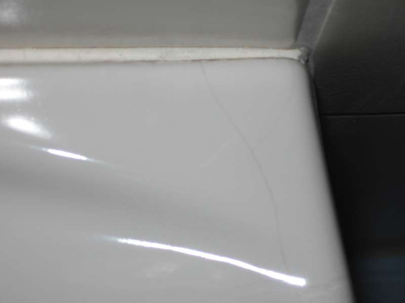Bild zum BAU-Forumsbeitrag: Haarrisse am Hänge WC im Forum Sanitär, Bad, Dusche, WC