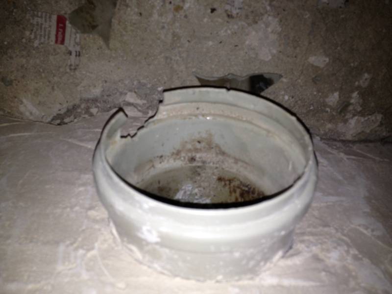 Bild zum BAU-Forumsbeitrag: WC Abflussrohr angebrochen im Forum Sanitär, Bad, Dusche, WC