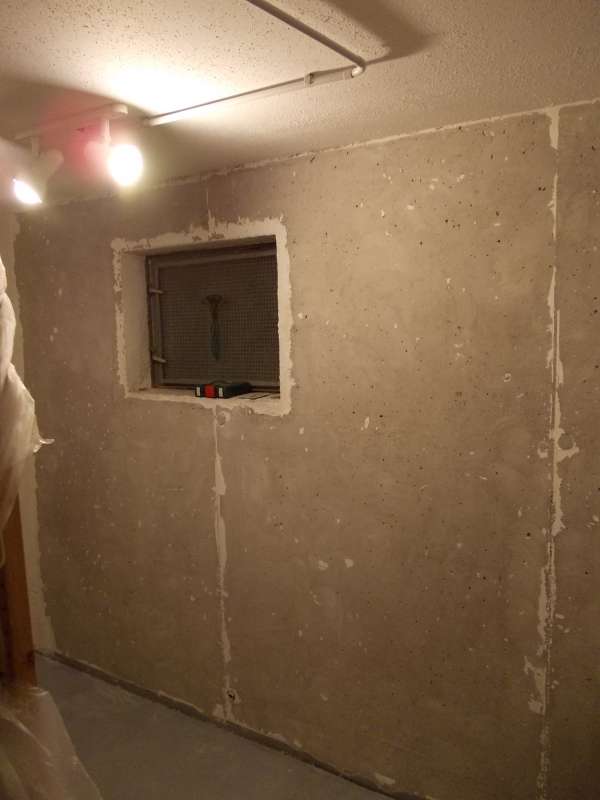 BAU.DE / BAU-Forum: 1. Bild zu Frage "Schlitz für Kabel in Betondecke" im BAU-Forum "Modernisierung / Sanierung / Bauschäden"