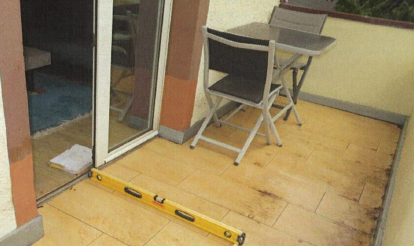 BAU.DE / BAU-Forum: 2. Bild zu Antwort "Hier noch drei weitere Fotos" auf die Frage "Sanierung der Loggia" im BAU-Forum "Modernisierung / Sanierung / Bauschäden"