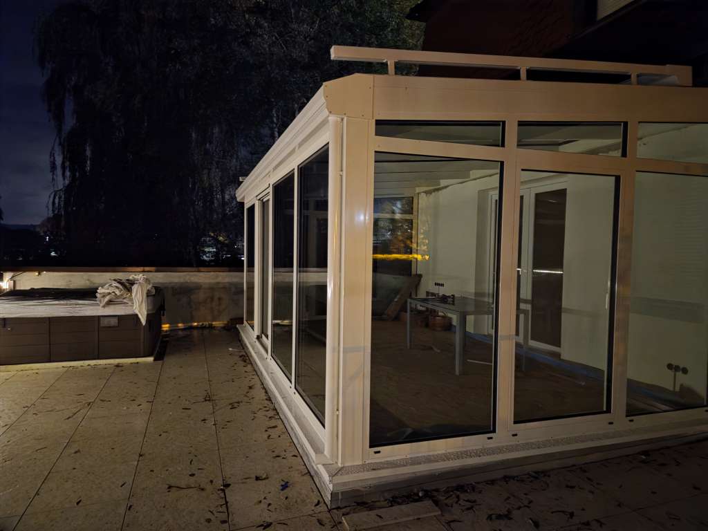 BAU.DE / BAU-Forum: 1. Bild zu Frage "Schüco Wintergarten richtig abdichten - Undichtigkeiten bei Fenstern und Dachanschluss" im BAU-Forum "Wintergarten" BAU.DE / BAU-Forum: 1. Bild zu Frage "Schüco Wintergarten richtig abdichten - Undichtigkeiten bei Fenstern und Dachanschluss" im BAU-Forum "Wintergarten"