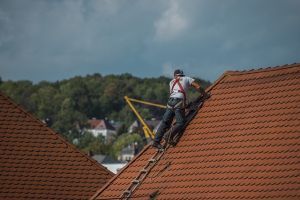 Dachinspektion: Wichtige Schritte zur Identifizierung von Beschädigungen und Instandhaltung - Bild: Jan Mallander auf Pixabay
