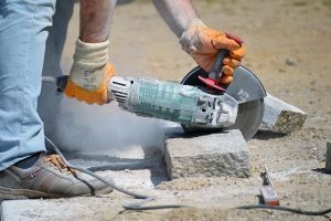 Handwerker gesucht! Wie Sie von den zahlreichen Chancen einer Auswanderung in die Schweiz profitieren können - Bild: Frauke Riether auf Pixabay