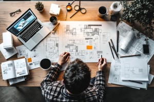 Energetische Sanierung ohne Fehlstart: Darauf kommt es vor dem ersten Handgriff an - Bild: BauKI / BAU.DE