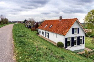 Der Traum vom Eigenheim: Ein älteres Haus renovieren und neu beleben - Bild: wirestock auf Freepik