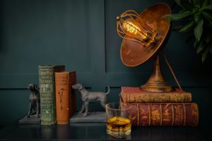 Möbel-Upcycling: Kreativität trifft Nachhaltigkeit für einzigartige Einrichtung - Bild: Johnny Briggs / Unsplash