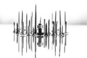 Schrauben sind nicht gleich Schrauben - warum die Wahl der richtigen Befestigung entscheidet - Bild: Yevgen Tarasov / Unsplash Schrauben sind nicht gleich Schrauben - warum die Wahl der richtigen Befestigung entscheidet - Bild: Yevgen Tarasov / Unsplash