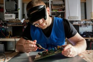 Silberbeschichtung für bessere elektrische Leitfähigkeit und Zuverlässigkeit - Bild: Bermix Studio / Unsplash