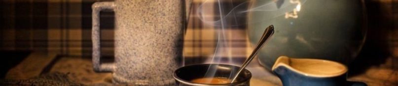 Wenige Handgriffe in einem gemütlichen Zuhause