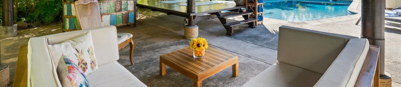 Garten-Oasen: Stilvolle Gartenduschen mit Keramikakzenten und optimaler Privatsphäre